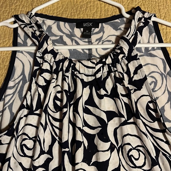 Dress size medium - Picture 3 of 5